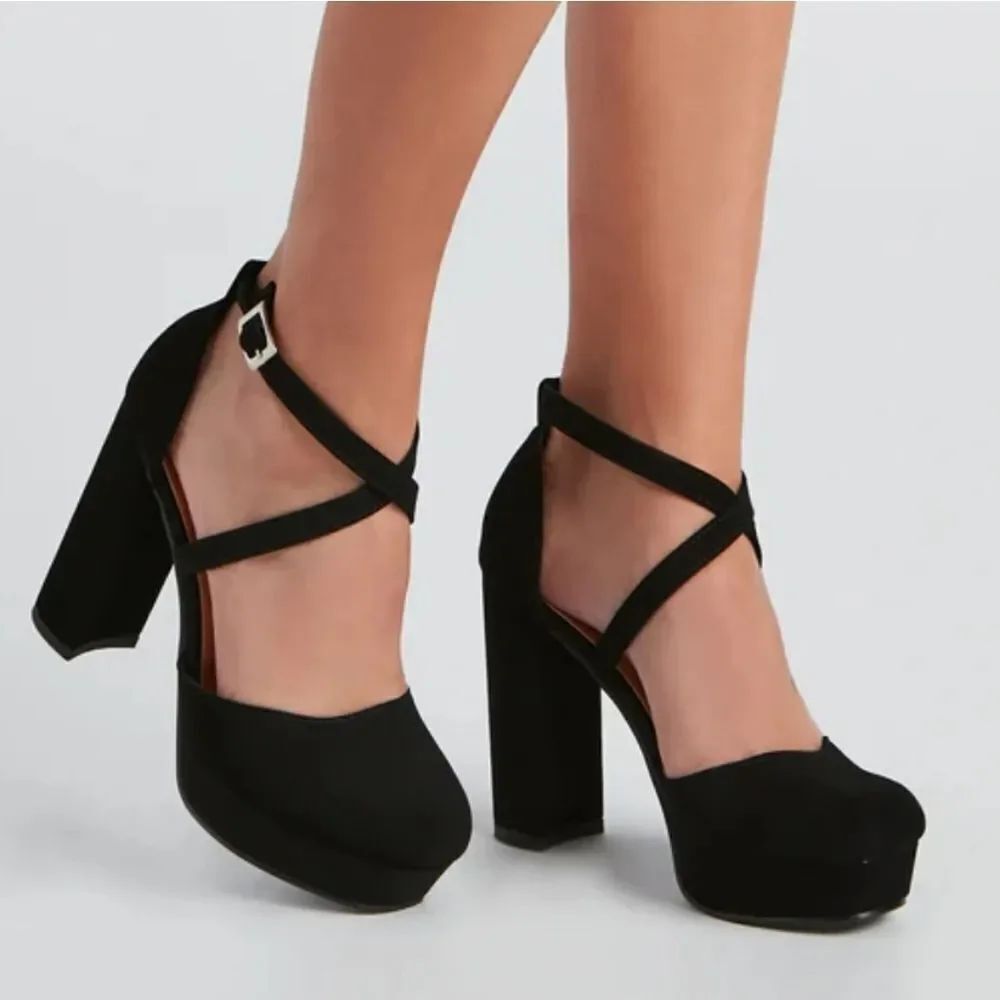 BRAND NEW TOP MODA JANE CRISS-CROS STRAP PLATFORM PUMP